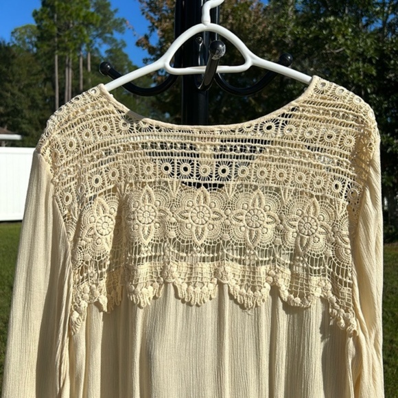 New Chico’s yellow top - Picture 6 of 10